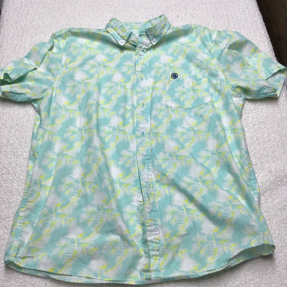 Southern property short sleeve button down medium